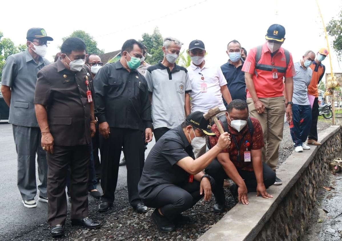 podiumnews.com-Bupati Tabanan Pastikan Pembangunan Infrastruktur Berjalan Baik